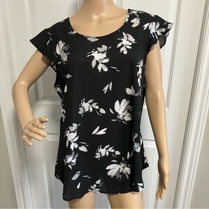 Ricki's | Floral Black and White short sleeve top
